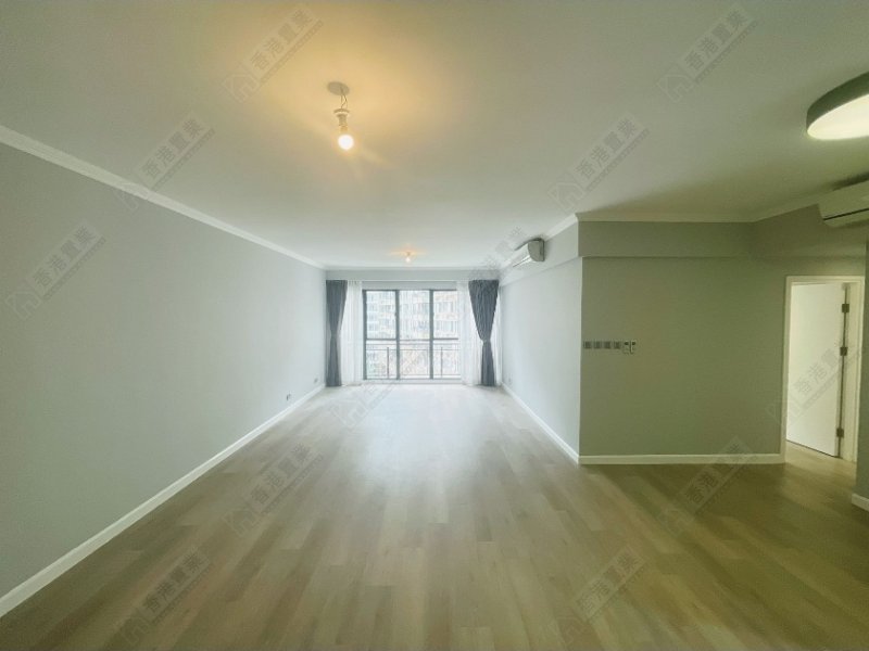 Clovelly Court 3 Rooms 2 Living Rooms 