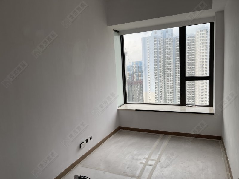 The Visionary 4 Rooms 1 Living Room 